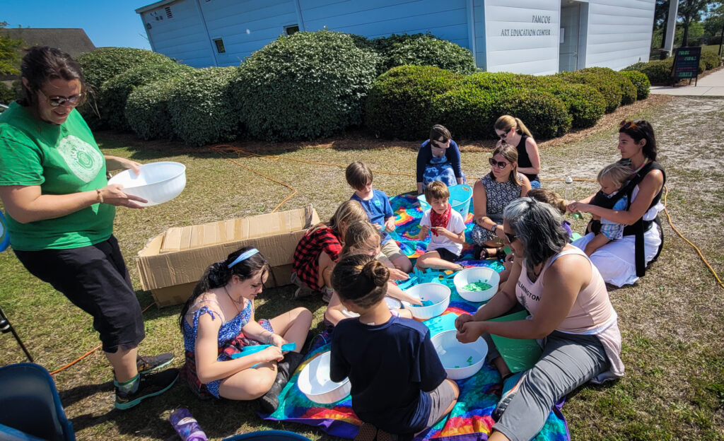 Image of kids doing art activities at FlowILM.